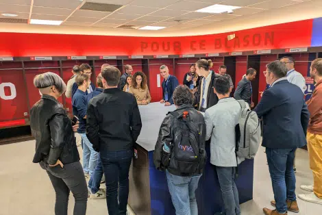 Visite des vestiaire du stade olympique Lyonnais avec les partenaire RG System